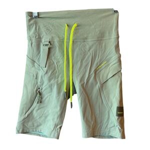 Lululemon Cargo Super High Rise Hiking Short 8" Laurel Green Size 6